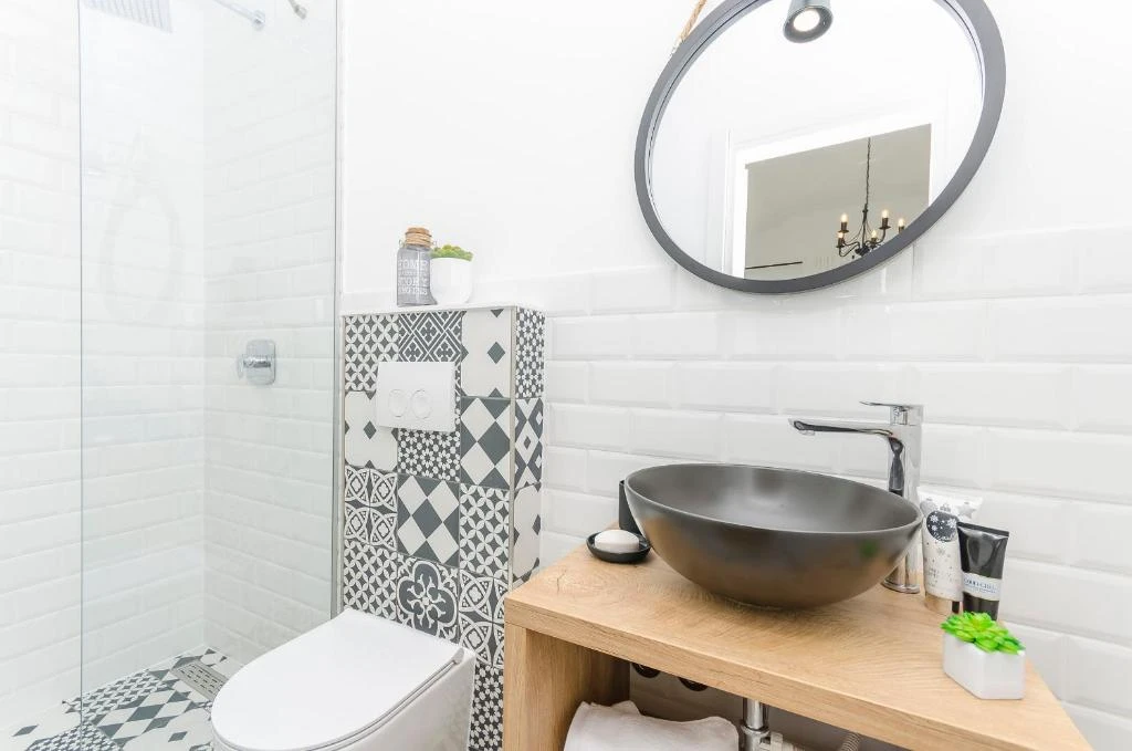 Bedrooms & Bathrooms photo 2