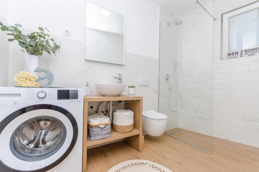 Bedrooms & Bathrooms photo 6