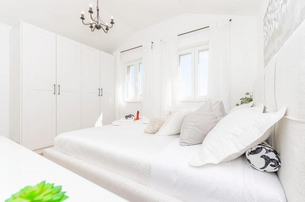 Bedrooms & Bathrooms photo 5